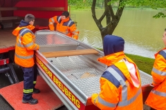 Pumpe setzen von der Jugendfeuerwehr Breuberg Sandbach