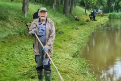 Rasen-mähen-am-Sandbacher-See-im-Juni-2020-5