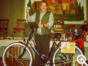 Paul Adam gewann ein Damenrad im Wert von 899 DM als Hauptpreis beim Anglerball der Tombola 1997. Paul hat man aber nie mit dem Fahrrad gesehen.