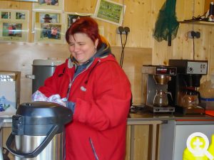 Wie immer zuverlässig, versorgte Carmen Schäfer die Angler beim Abangeln am 24.10.2010 mit dem Wichtigsten am frühen Morgen: Kaffee
